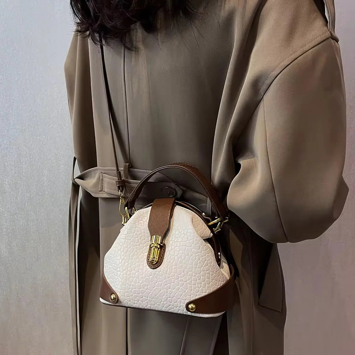 EVERYDAY SLING BAG