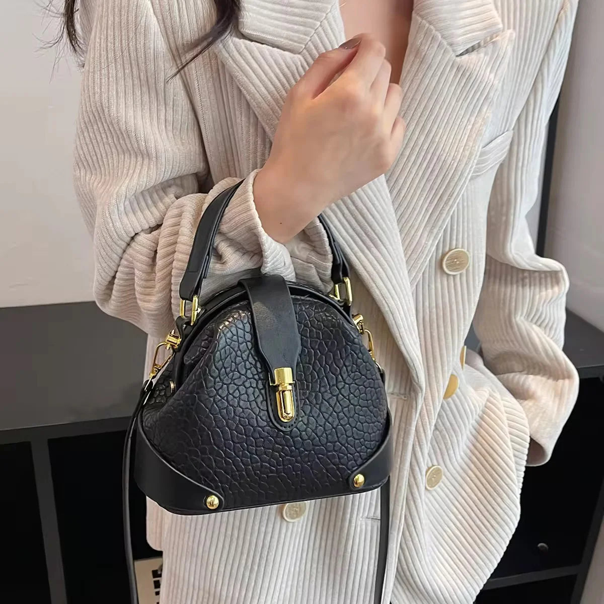 EVERYDAY SLING BAG