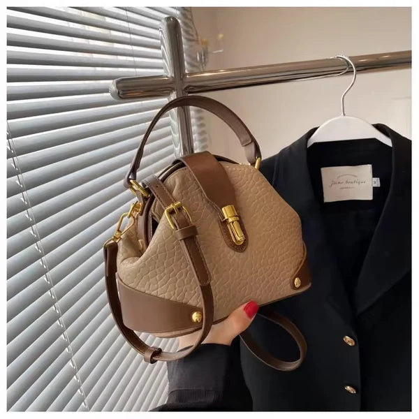 EVERYDAY SLING BAG