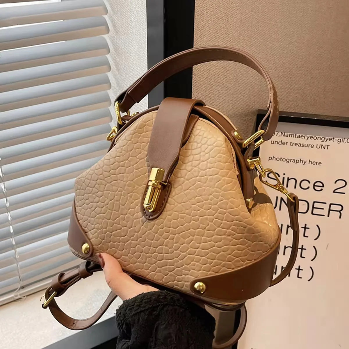 EVERYDAY SLING BAG